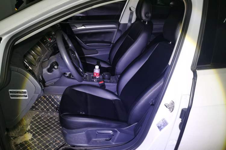 Used Volkswagen Golf 2016 1.6L Manual Fashion Edition Left Front Seat