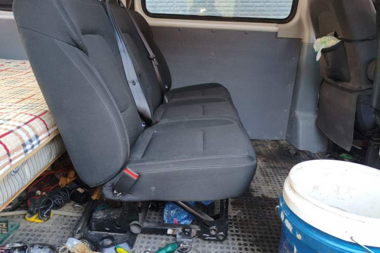 Used SAIC MAXUS Xintu V80 2018 2.5T AMT Aoyuntong Short Wheelbase Mid-Roof 5-6 Seater
