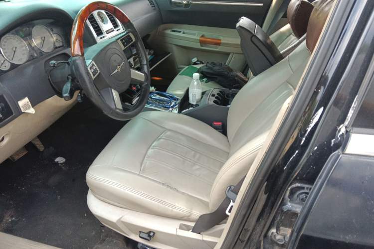 Used Chrysler 300C 2006 2.7L Luxury Edition