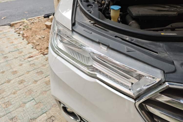 Used Haval H6 2017 Blue Label 1.5T Automatic Two-Wheel Drive ZhiShang Model Right Front Headlight