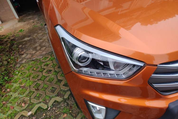 Used Hyundai ix25 2015 1.6L Automatic Two-Wheel-Drive Deluxe DLX Model Right Front Headlight