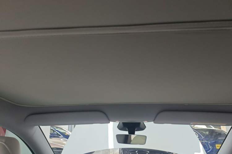 Used Tesla Model Y 2025 Long-Range All-Wheel-Drive Version