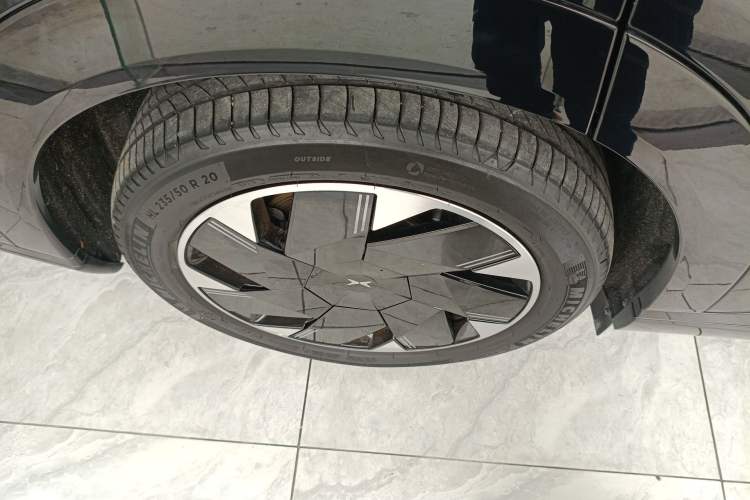 Used XPeng X9 2024 702 Ultra-Long Range Max
