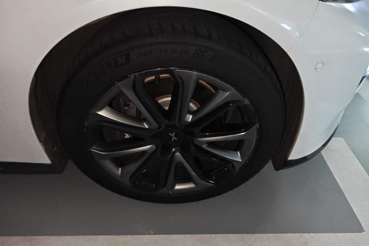 Used XPeng P7 2021 480N Right Front Wheel Hub