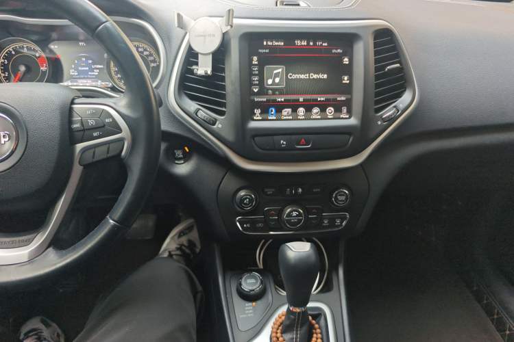 Used Jeep Cherokee 2016 2.4L Professional Smart Version
