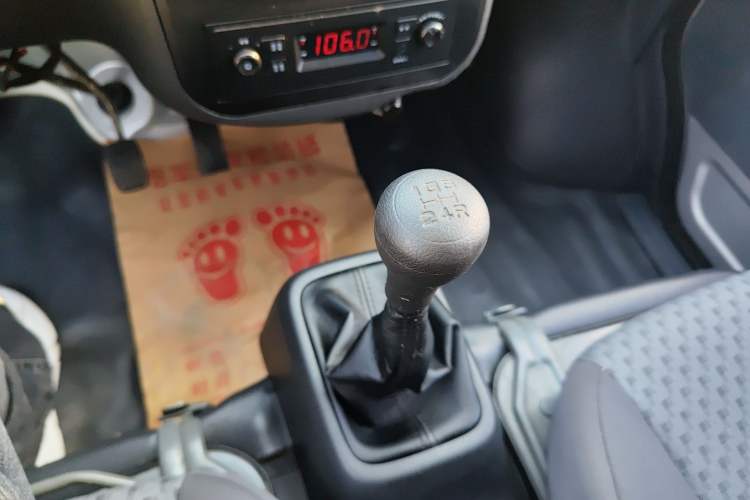 Used Wuling Zhiguang 2023 1.5L Utility Version with Enclosed Windows 2 Seats
