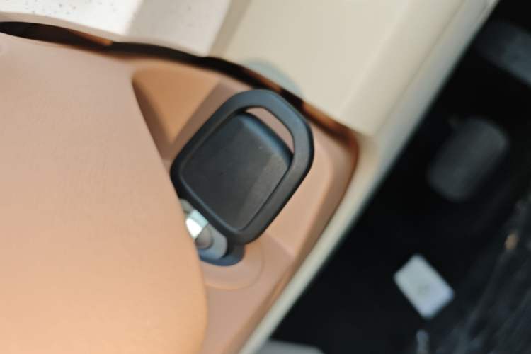 Used Wuling Hongguang MINIEV 2024 3rd Generation 215km Youth Edition Vehicle Key