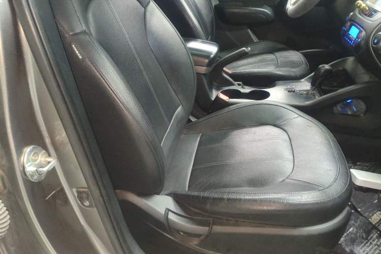 Used Hyundai ix35 2012 2.4L Automatic Two-Wheel Drive Prestige Edition GLS Right Front Seat