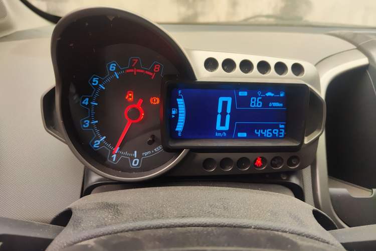 Used Chevrolet Aveo Sonic 2011 Hatchback 1.6L MT SX Instrument Cluster