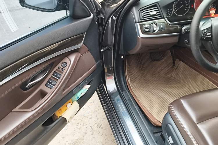 Used BMW 5 Series 2014 525Li Luxury Design Package Driver Seat