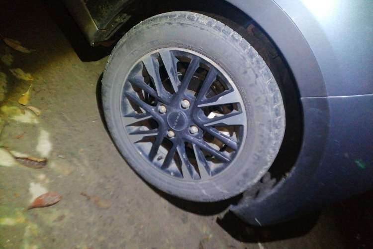 Used Chery QQ Little Ant 2022 Sweet Pink Edition Half-Sugar Version Lithium Iron Phosphate 30 kW 301 km Right Front Wheel Hub