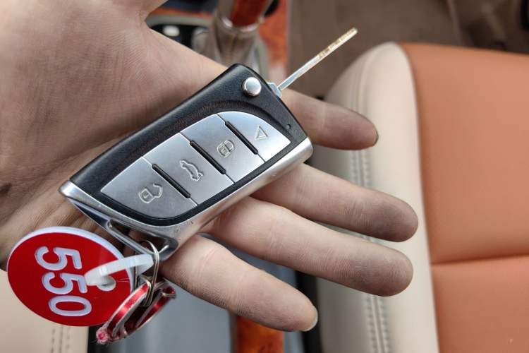 Used Nissan Lannia 2004 Zhizun 2.0L Automatic Comfort Model Vehicle Key