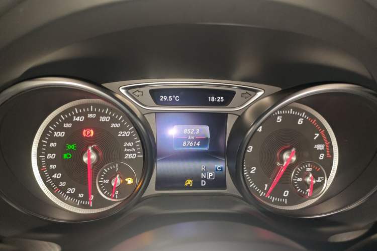 Used Mercedes-Benz GLA 2017 GLA 220 4MATIC Fashion Model Instrument Cluster