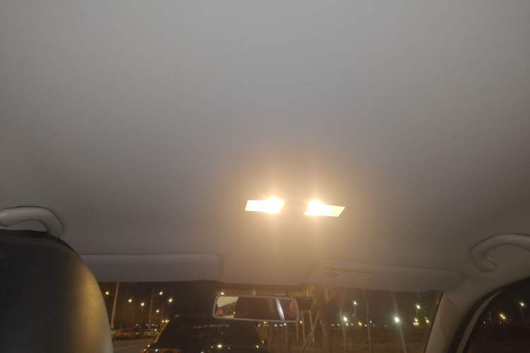 Used Volkswagen Gran Lavida 2013 1.6L Manual Fashion Model Headliner