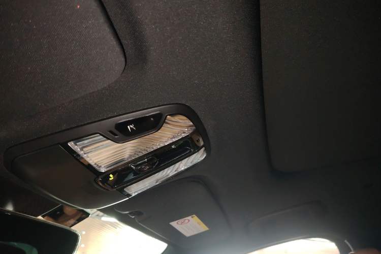 Used Lynk & Co 09 2021 2.0T Halo Six-Seater
