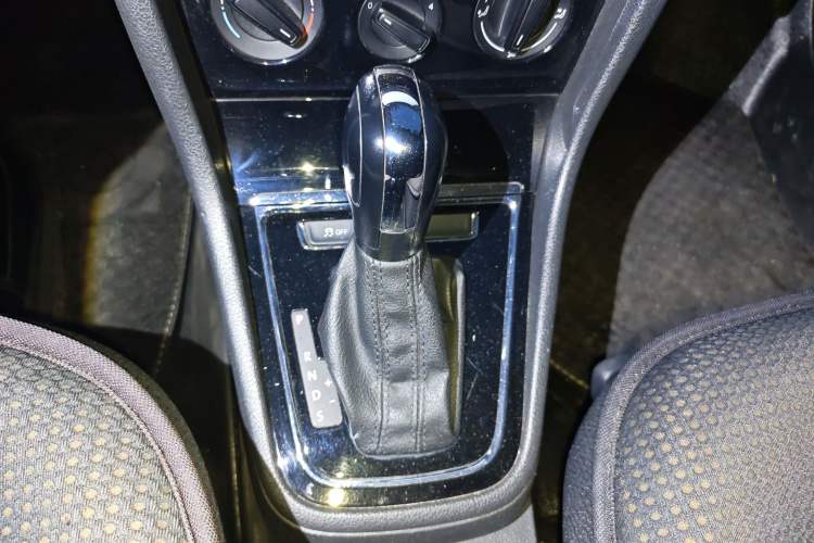 Used Volkswagen Bora 2014 1.6L Automatic Fashion Model Gear Lever