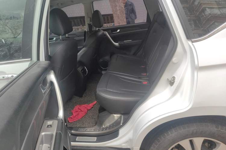 Used Haval M6 2018 Revised Version 1.5T DCT Two-Wheel Drive Elite Edition Left Rear Seat