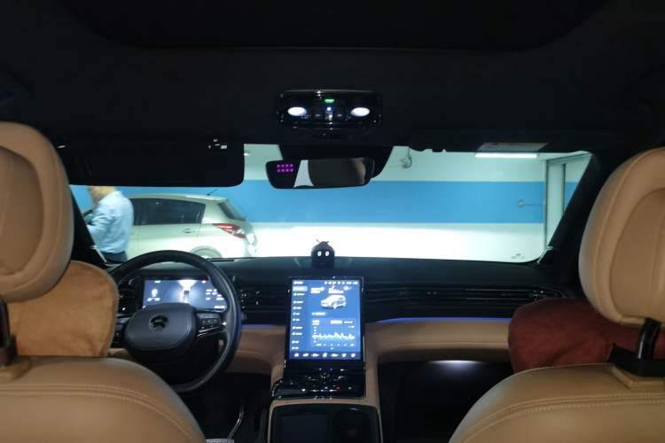 Used Nio ES8 2020 580 km Signature Edition 7-Seater Version Headliner