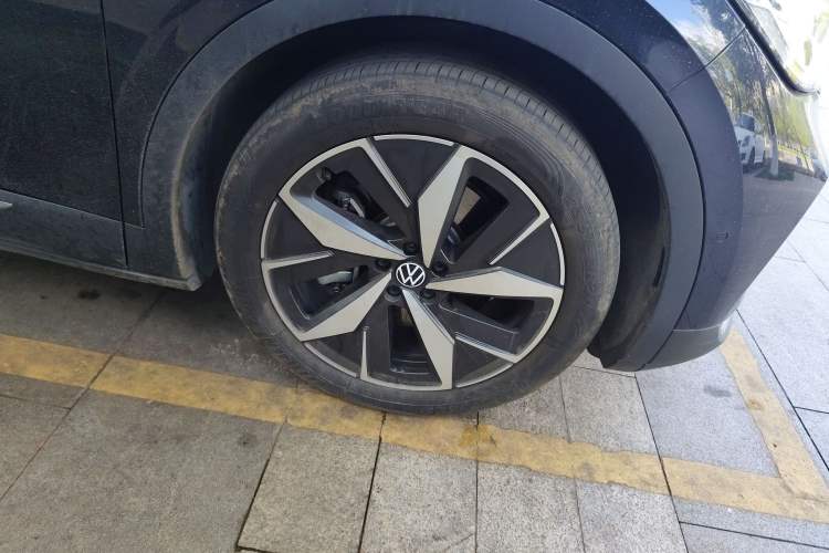 Used Volkswagen ID.4 CROZZ 2021 Long-Range Lite PRO Two-Wheel Drive Version Right Front Wheel Hub