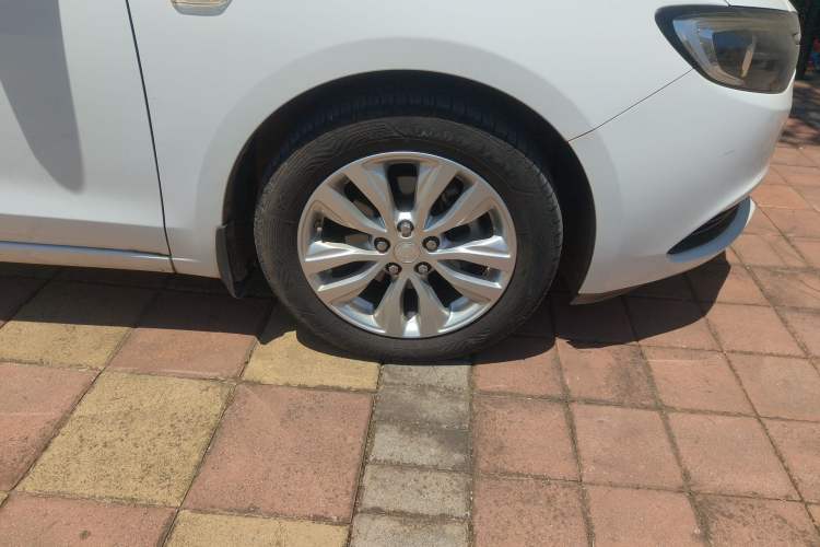 Used Buick GT 2018 15T Manual Elite Version China V Standard Right Front Wheel Hub