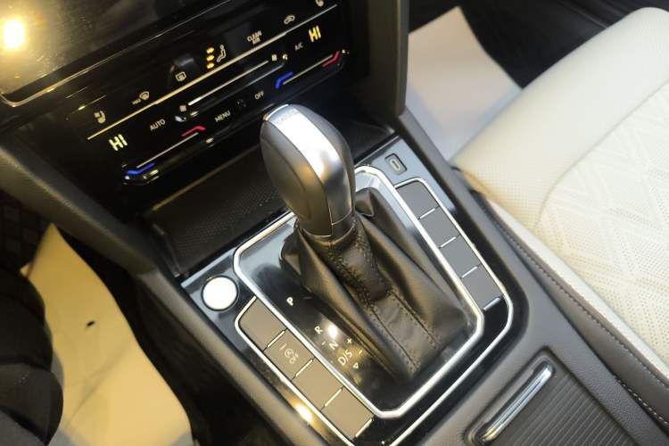 Used Volkswagen Magotan 2023 2 Million Units Commemorative Edition 330TSI DSG Luxury Version