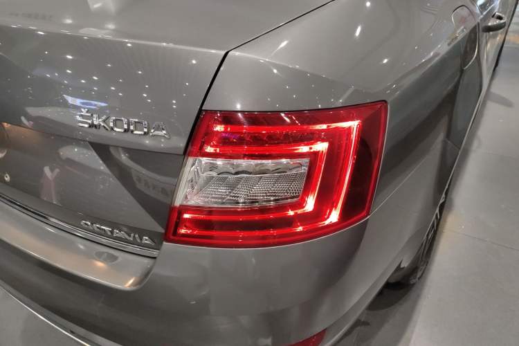 Used Skoda Octavia 2016 1.6L Manual Smart Drive Version
