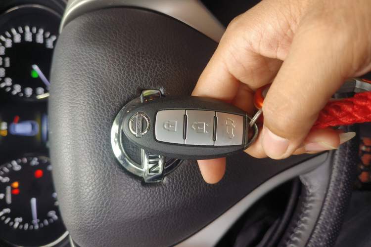 Used Nissan X-Trail 2016 2.5L CVT Sport Edition 4WD Vehicle Key