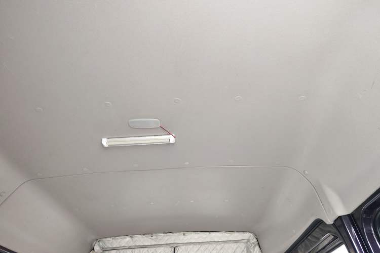 Used Dongfeng Yufeng 2023 V9+ 2.0T Manual Front-Drive Multi-Function Short-Chassis Mid-Height 5/6-Seater Headliner