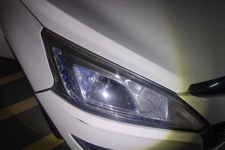 Used Luxgen U6 SUV 2014 1.8T Fashion Edition Right Front Headlight