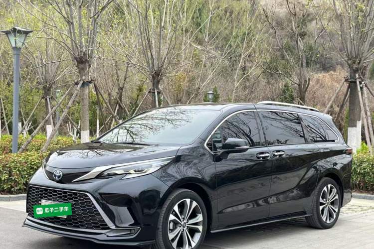 Used Toyota Granvia 2022 2.5L Hybrid Premium Edition