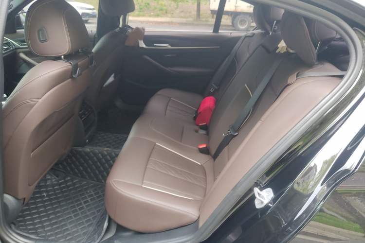 Used BMW 5 Series 2023 530Li Leading Model M Sport Package Left Rear Seat