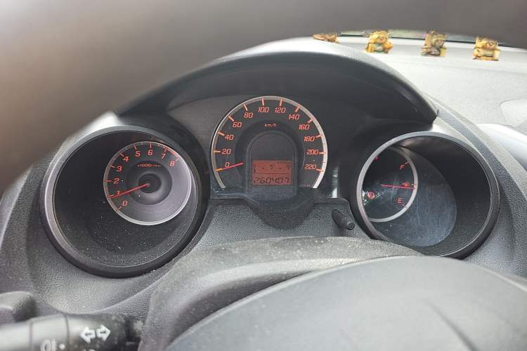 Used Honda Fit 2011 1.5L automatic panoramic sunroof version
