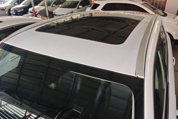 Used Geely Auto Emgrand X7 Sport 2016 1.8TD Automatic ZhiShang Model Roof