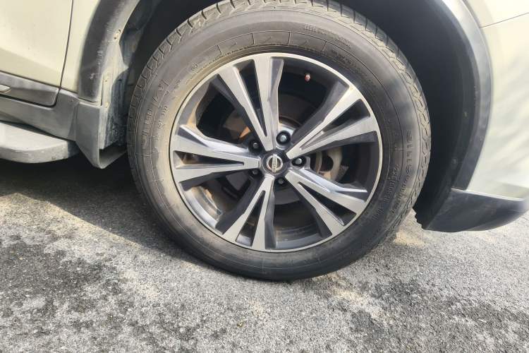 Used Nissan X-Trail 2017 2.5L CVT Leading Edition 4WD Right Front Wheel Hub