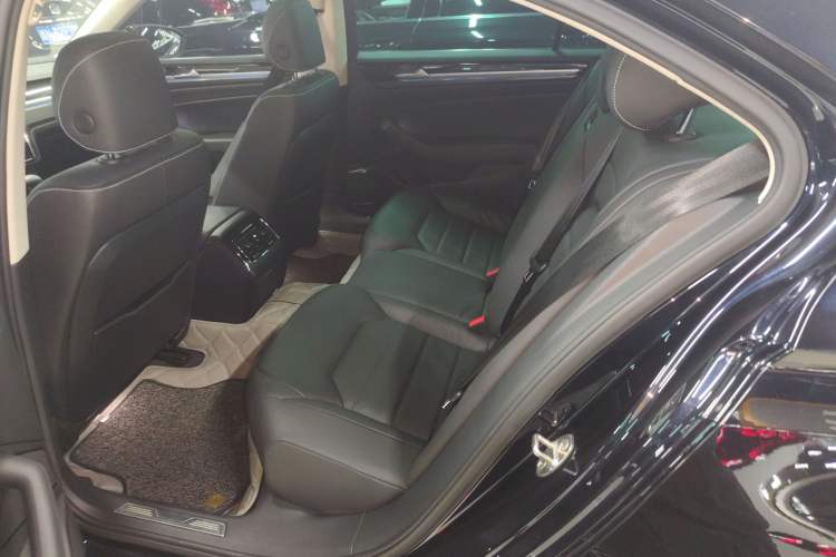 Used Volkswagen Phideon 2019 380TSI Two-Wheel Drive Business Edition China VI Standard
