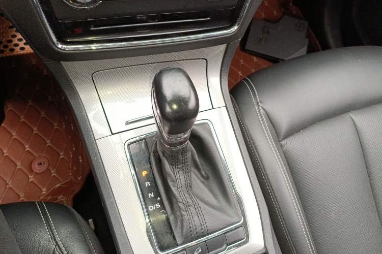 Used Roewe RX5 2016 20T Two-Wheel Drive Automatic Flagship Edition
