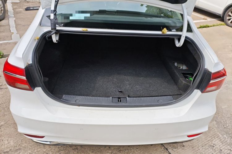 Used Roewe i6 New Energy 2017 45T Hybrid Connect & Smart Enjoyment Edition
