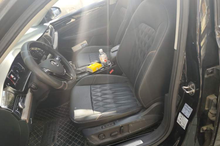 Used Volkswagen Passat 2020 330TSI Luxury Edition China VI
