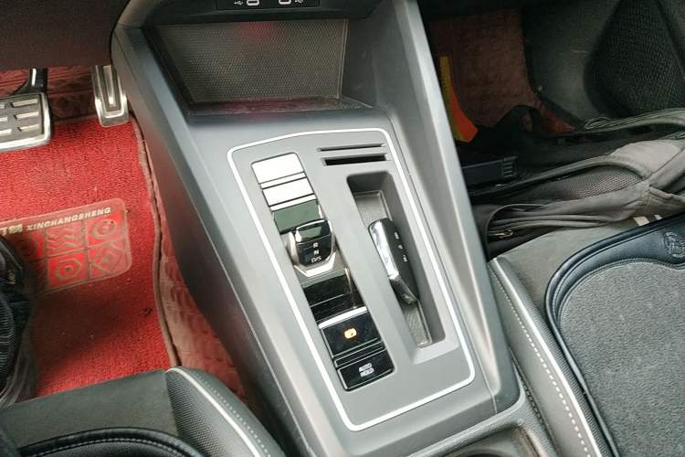 Used Volkswagen Golf 2021 280TSI DSG R-Line Gear Lever