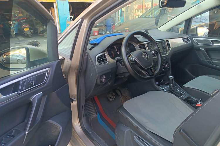 Used Volkswagen Golf Sportsvan 2019 280TSI Automatic Sentinel Model China VI Standard Driver Seat