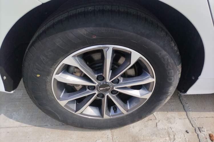 Used BYD Destroyer 05 2024 HONOR Edition DM-i 55KM Luxury Model Right Rear Wheel Hub
