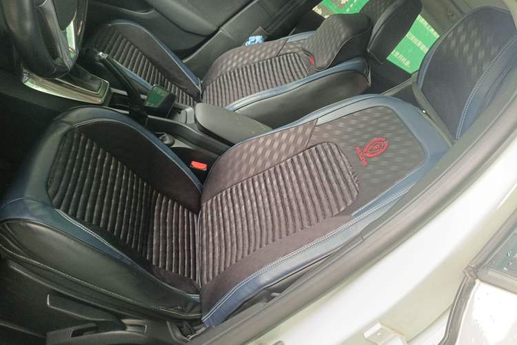 Used Volvo V40 2014 2.0T Zhiyi Version
