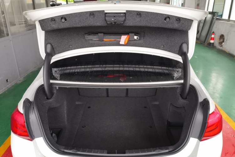 Used BMW 3 Series 2018 318i Trunk