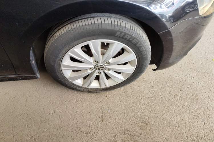 Used Volkswagen Sagitar 2014 Revised Version 1.6L Automatic Comfort Edition Right Front Wheel Hub