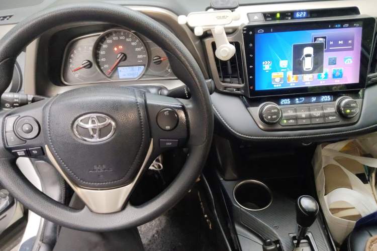 Used Toyota RAV4 2015 2.0L CVT Two-Wheel Drive Fashion Edition
