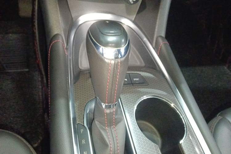 Used Chevrolet Malibu XL 2020 Redline 550T Automatic Sport Edition Gear Lever