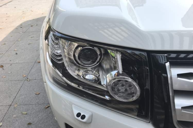 Used Land Rover Freelander 2 2013 2.2T SD4 SE Diesel Edition Right Front Headlight