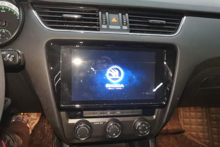 Used Skoda Octavia 2019 TSI230 DSG SmartDrive Luxury Edition China VI Audio And AC Panel