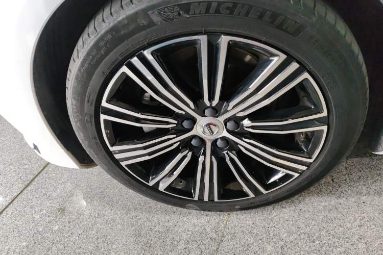 Used Volvo S60 2022 B4 Zhiyuan Luxury Edition Left Front Wheel Hub