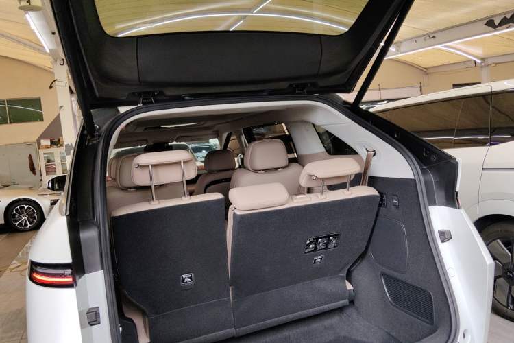 Used XPeng X9 2025 740 Ultra-Long Range Max
